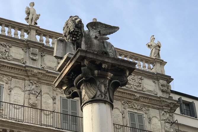 3-Hour Walking Tour with Guide Discovering Verona - Sant’Anastasia, Pisanello frescoes, and the Arches of power