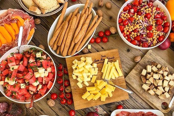 Bike Station Valpolicella: E-bike tour & Amarone Tasting - Food pairing in a family-winery setting