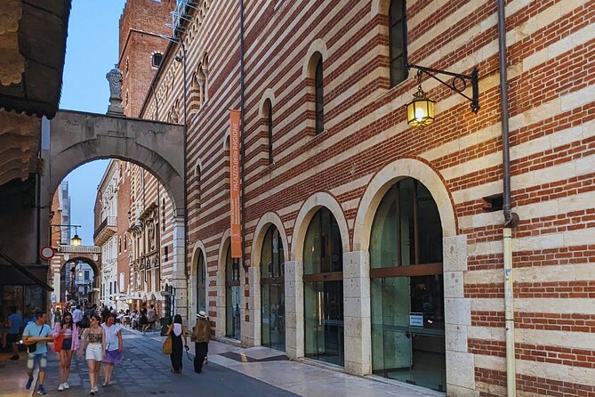 Dante in Verona: From Inferno to Paradise - The Alighieri chapel church: Dante’s family connection in stone