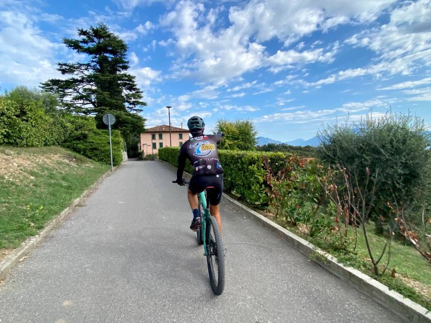 Desenzano: e-Bike Tour with Wine Tasting - Meeting at Cantina Famiglia Olivini and getting kitted up fast
