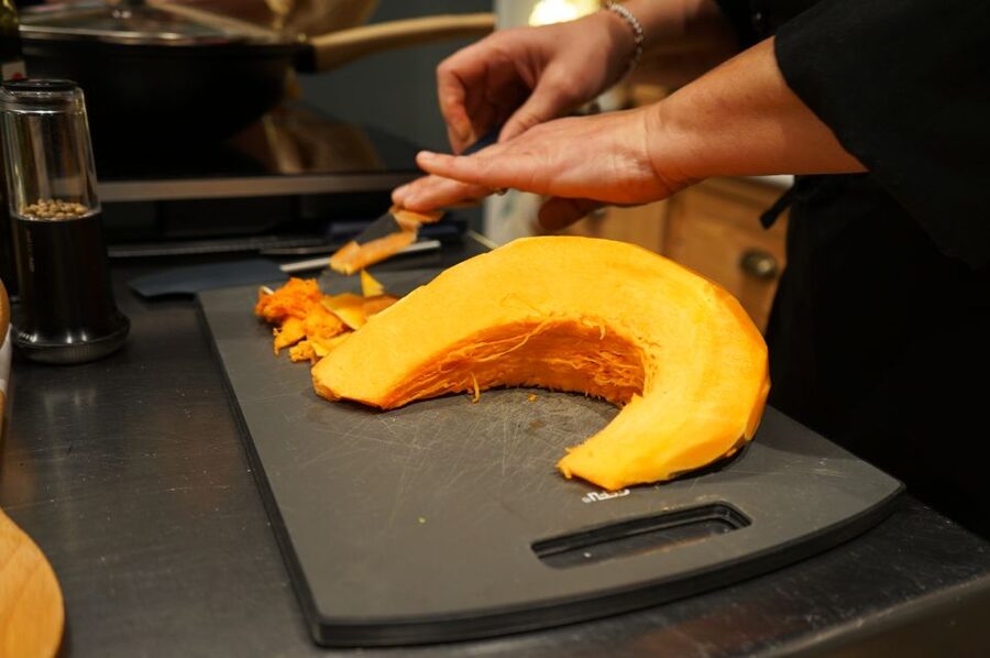 Discover the old market and make fresh pasta - Pasta by Hand: Eggs, Flour, and Tortellini Nodo d’amore