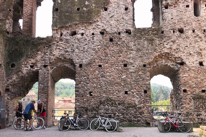 E-bike adventure among medieval castles and old villages - Borghetto sul Mincio: Medieval Streets and the Apperitivo Moment