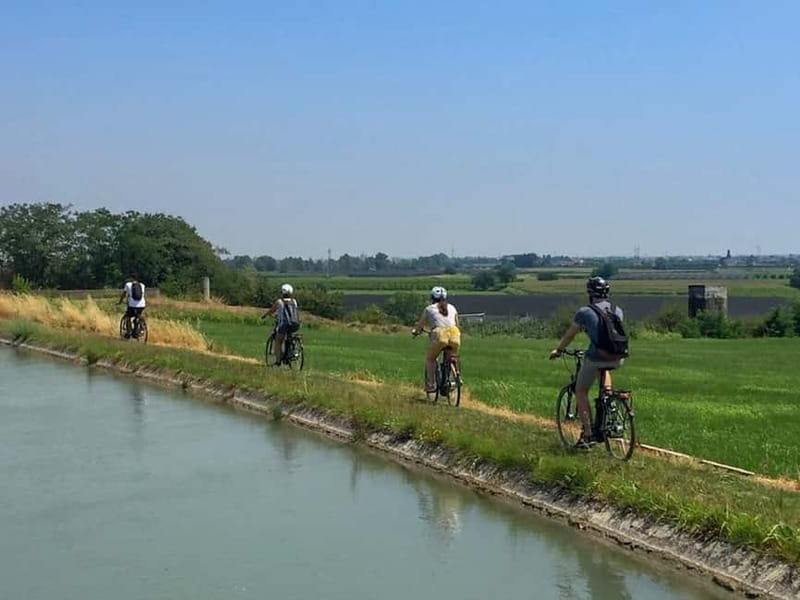 E-bike adventure among villages and medieval castles - Pace, group size, and what to bring for a smooth ride