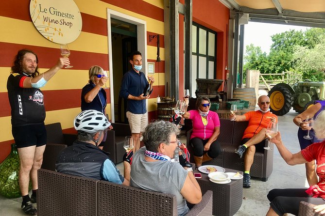 E-Bike Tour and Wine Tasting in Lazise - E-bike cycling in Lazise’s wine country, without the navigation stress