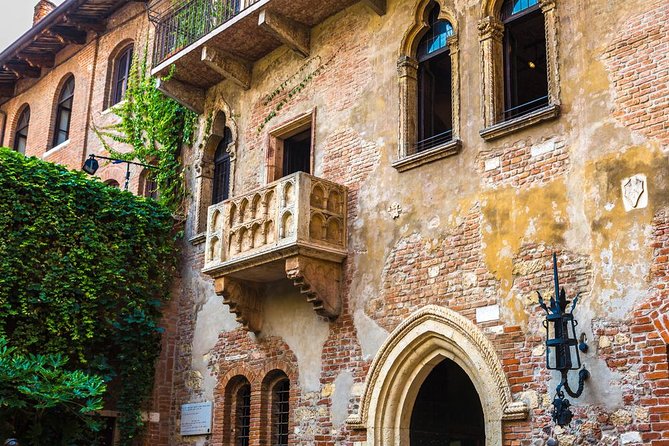 Fascinating Verona: in the Footprints of Romeo and Juliet - Herbs Square and the merchant guild story you’ll feel in the streets