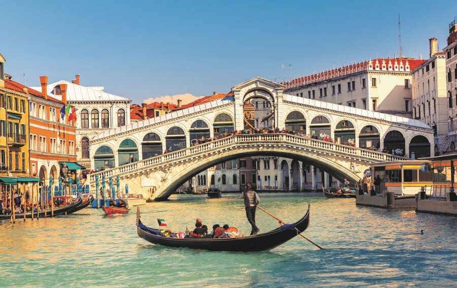From Lake Garda: Full-day Group Tour of Venice - Giudecca Canal Cruise: Your First Real Venice Views