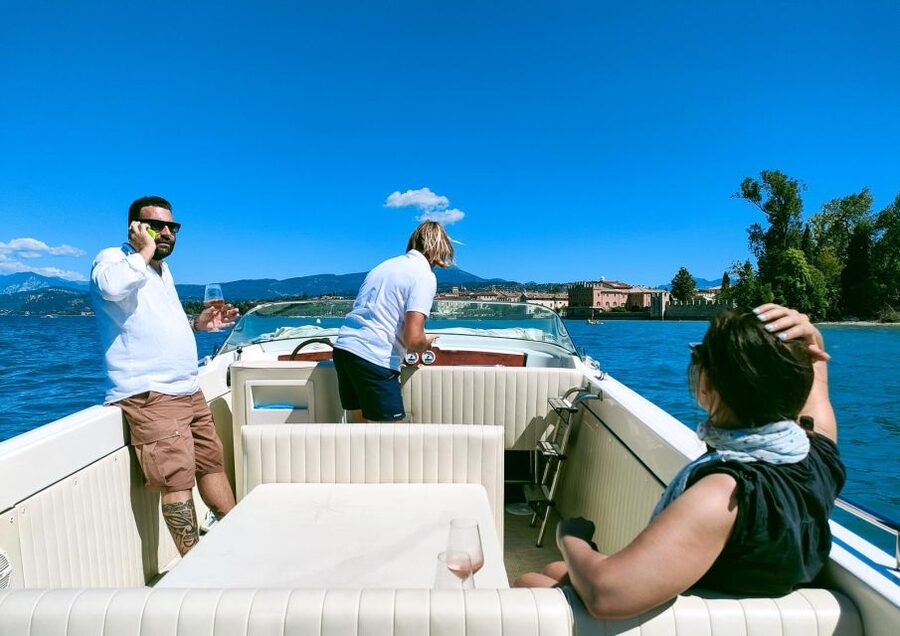 From Lazise: 4 hours boat tour cruise on Lake Garda - The Sirmione centerpiece: where to spend your ~1 hour