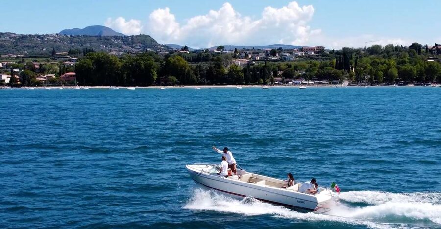 From Lazise: 4 hours boat tour cruise on Lake Garda - Meeting at Cafè Lacisium: the start that keeps things simple