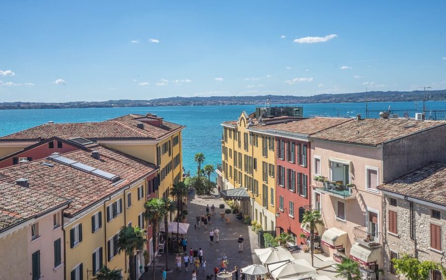 Full-Day Lake Garda Tour: Bus & Public Boat with Guide - Guide quality: how live commentary changes the stops