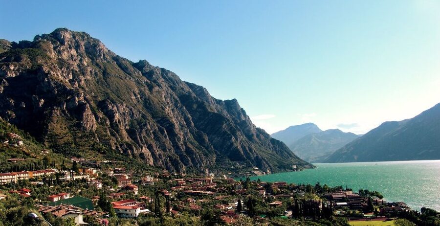 Full-Day Lake Garda Tour: Bus & Public Boat with Guide - Sirmione: where the lake takes center stage