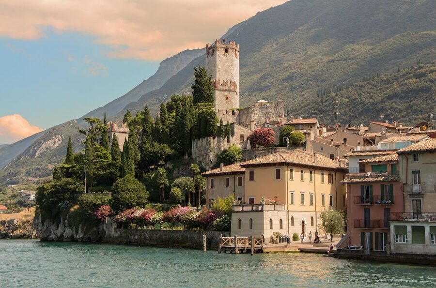 Full-Day Lake Garda Tour: Bus & Public Boat with Guide - Two routes: Mondays versus Fridays