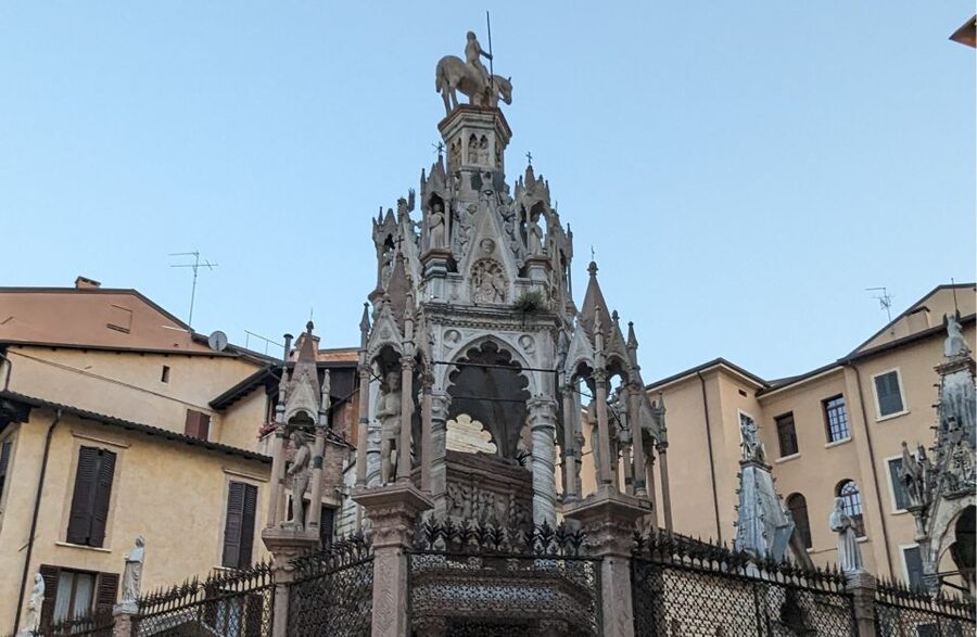 Guided Walking Tour in Verona - Verona Cathedral Area: Duomo Near Biblioteca Capitolare