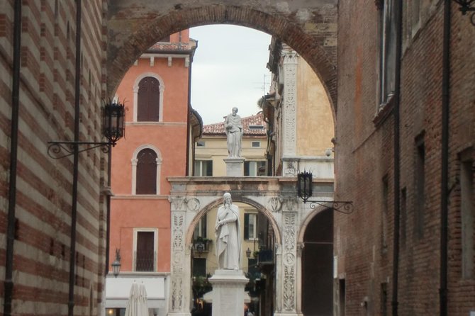 Hidden Verona at Sunset - evening walking tour - Castelvecchio and Ponte Pietra: old Verona in two time periods