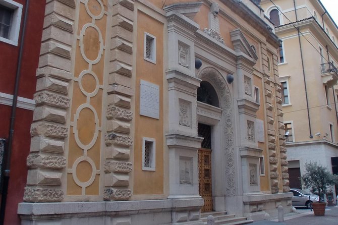 Hidden Verona at Sunset - evening walking tour - What makes it worth the price: specialized guide time