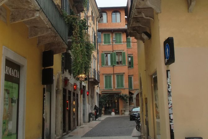 Hidden Verona at Sunset - evening walking tour - Piazza delle Erbe and Piazza dei Signori: Verona’s public rooms