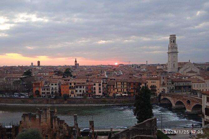 Hidden Verona & Kids Fun tour - 2 Hours, 7+ Verona Stops: How the tour paces your day