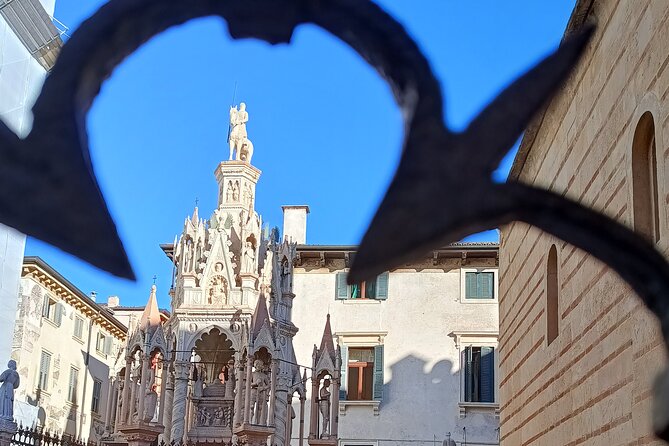 Hidden Verona & Kids Fun tour - The oldest bridge, La Scala stronghold, and a pink-marble shopping stroll