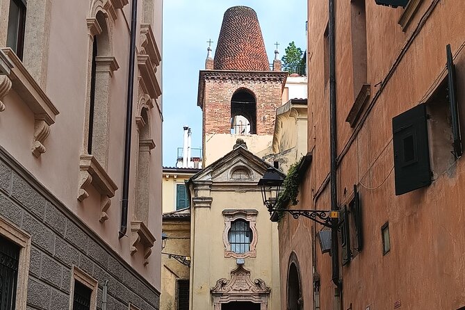 Hidden Verona & Kids Fun tour - Piazza Bra and Arena di Verona: big Roman vibes, no ticket required