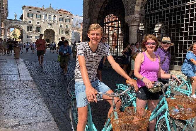 Highlights and hidden gems Verona Bike Tour - Getting Rolling From Via del Pontiere (and Why 10:00 Matters)
