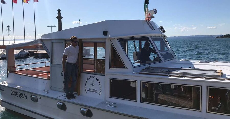 Lake Garda: 4-hour Guided Boat Cruise with Stop in Sirmione - On the water: Fonte Boiola, Jamaica Beach, and the headlands you came for