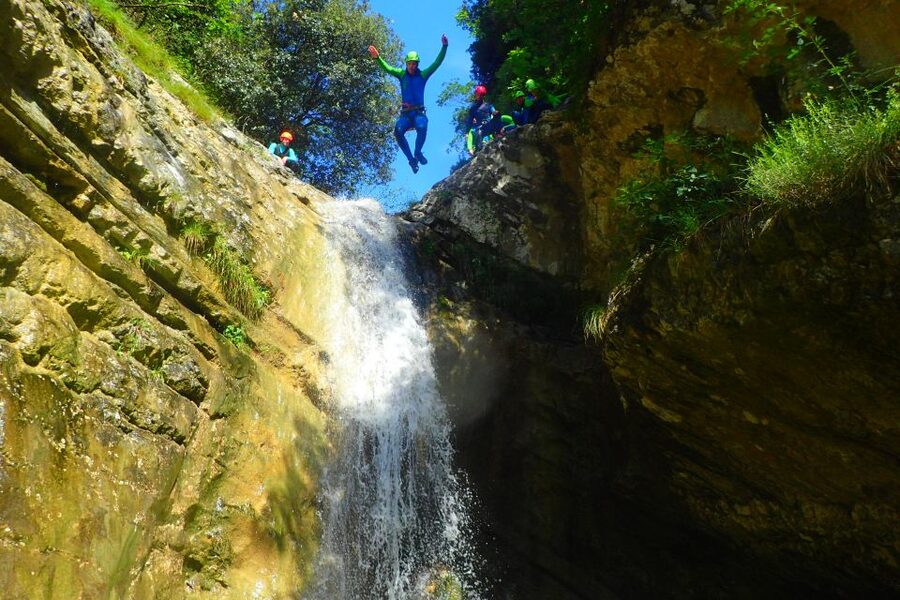 Lake Garda: Canyoneering in Torrente Vione - Guides who keep it calm: what the reviews tell you to look for