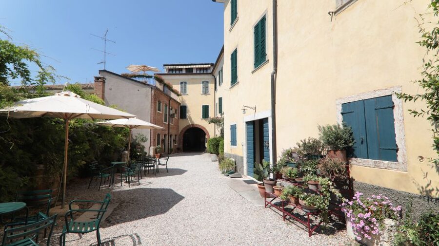 Lazise: Historical Center Wine Tasting Tour - Key Things You’ll Notice on This Wine Tasting