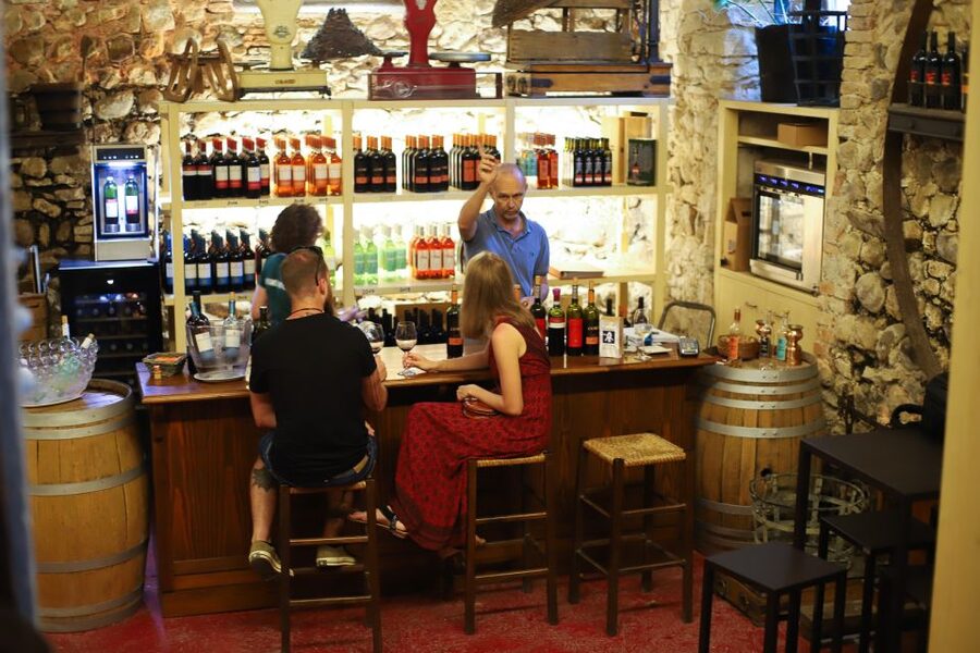 Lazise: Historical Center Wine Tasting Tour - Small Group Size (Up to 10) and Multilingual Guides