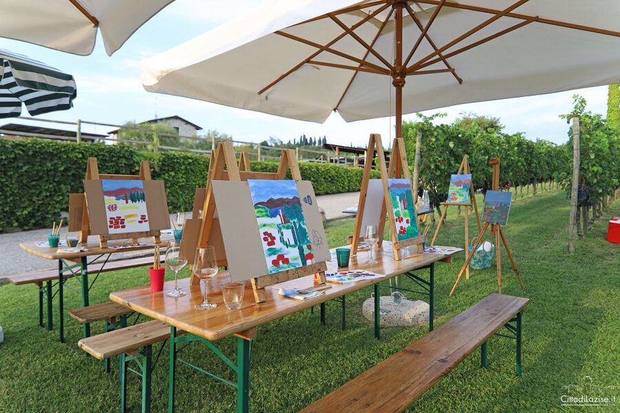 Lazise: Painting Expereince with Wine and Local Food Platter - Materials, comfort, and how you’ll leave with a finished piece