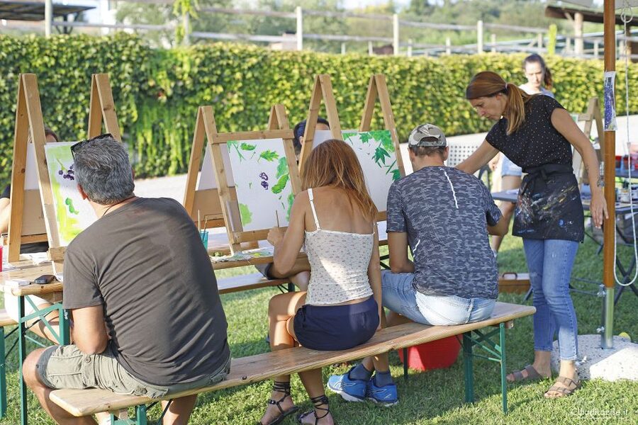 Lazise: Painting Expereince with Wine and Local Food Platter - Practical tips so your afternoon goes smoothly