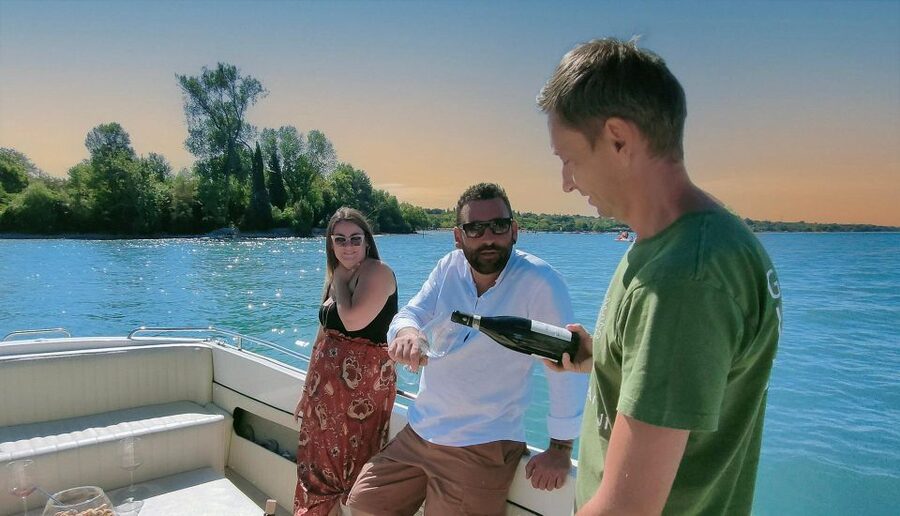 Lazise: Sunset Cruise with Wine aperitif on lake Garda - Meeting near Dogana Veneta and settling in for 1.5 hours