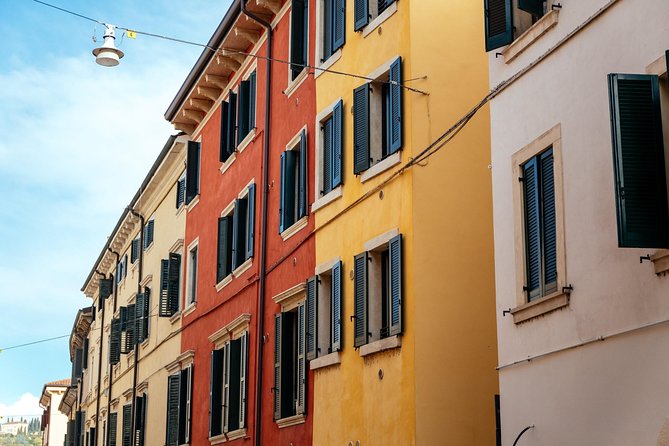 Off the Beaten Track in Verona: Private City Tour - Stop 1–3: Ponte delle Navi, Caffè Carducci, and Giusti Garden