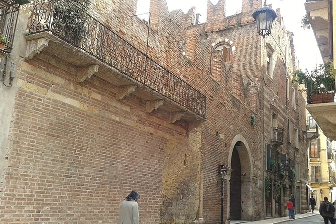 Passionate Verona: Living Romeo and Juliet's Story - Casa di Romeo: why the less-famous Romeo matters