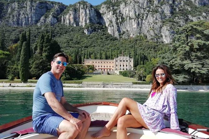 Private boat tour to Isola del Garda and surroundings. - Getting to the boat: Salò’s Lungolago meeting point