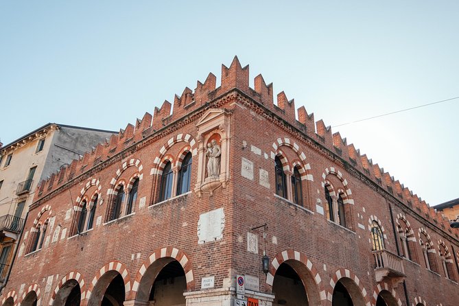 Private City Kickstart Tour: Verona - Meeting at Via Leoni: easy start, no hotel pickup needed