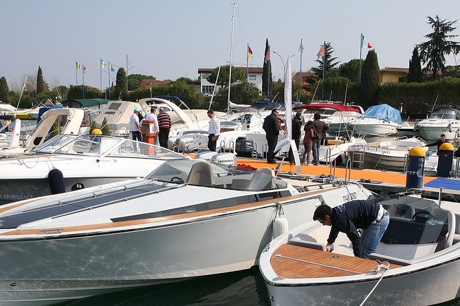 Private Romantic Motorboat Tour From Sirmione - Meeting point at Piazzale PortoP.le Porto: parking and wayfinding reality check