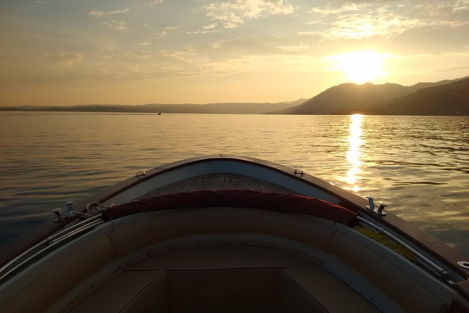 Private sunset cruise with toast - The Prosecco toast: more than a drink, it sets the tone
