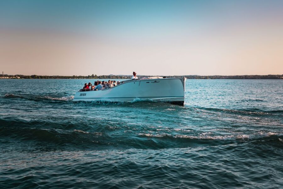 Sirmione: 25 Minute Boat Cruise around the Peninsula - Grotte di Catullo and Scaligero Castle: seeing Roman Sirmione at water level