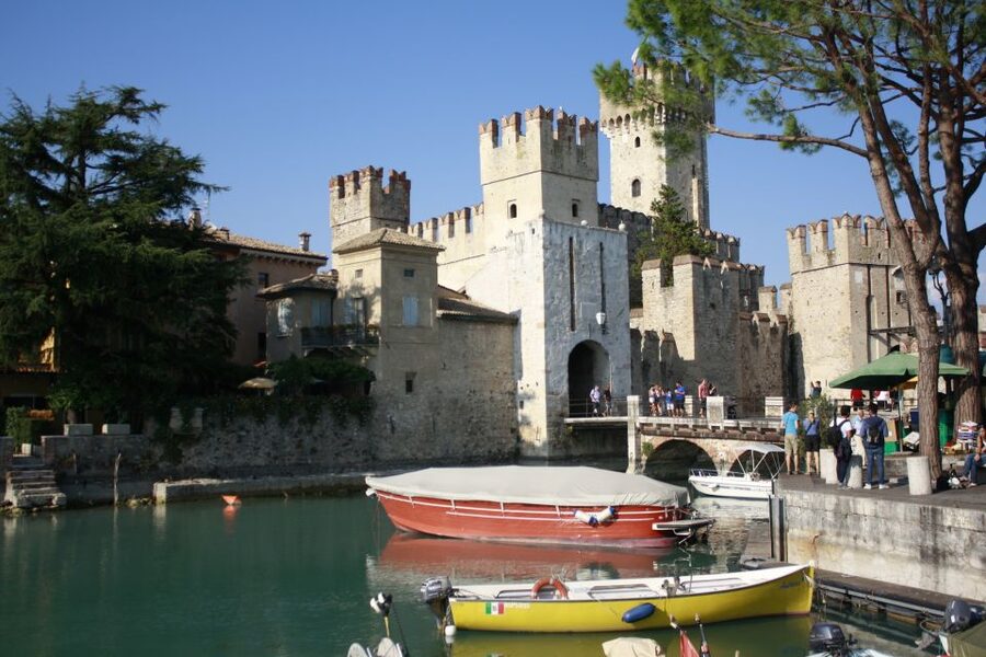 Sirmione: 25 Minute Boat Cruise around the Peninsula - How the captain’s narration works in English and Italian