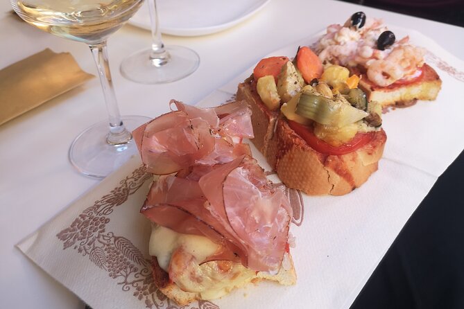 Sirmione away from the Crowds Boat Cruise Guided Walk and a Drink - Snacks and drinks without breaking the rhythm