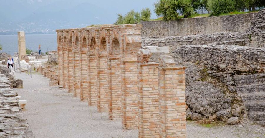 Sirmione: Grotte di Catullo Archeological Tour - The villa remains: turning ruins into real-life context