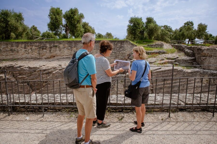 Sirmione: Grotte di Catullo Archeological Tour - Catullus legends: why the stories matter on-site