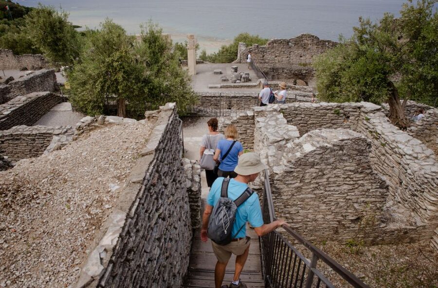 Sirmione: Grotte di Catullo Archeological Tour - Lake Garda views from the peninsula tip