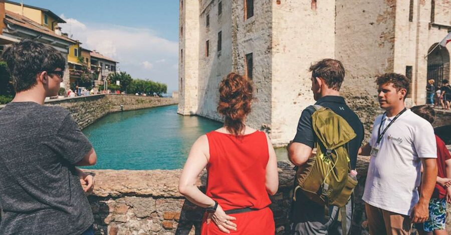 Sirmione: Lake Garda Boat, Grotte di Catullo & Walking Tour - Meeting in Sirmione: the yellow Tour sign