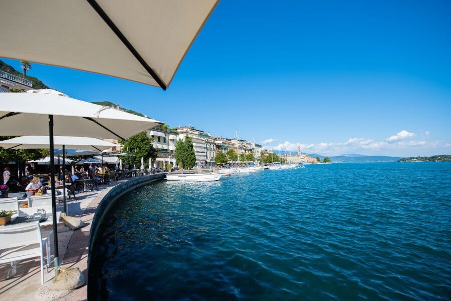 Sirmione: Scenic Afternoon Boat Cruise with Prosecco & Snack - Passing the Catullus grottoes and Maria Callas’s villa: scenery with celebrity pull