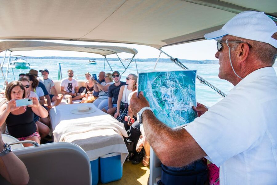 Sirmione: Scenic Afternoon Boat Cruise with Prosecco & Snack - Isola Borghese and the Villa Borghese Cavazza: the architecture comes through on the water