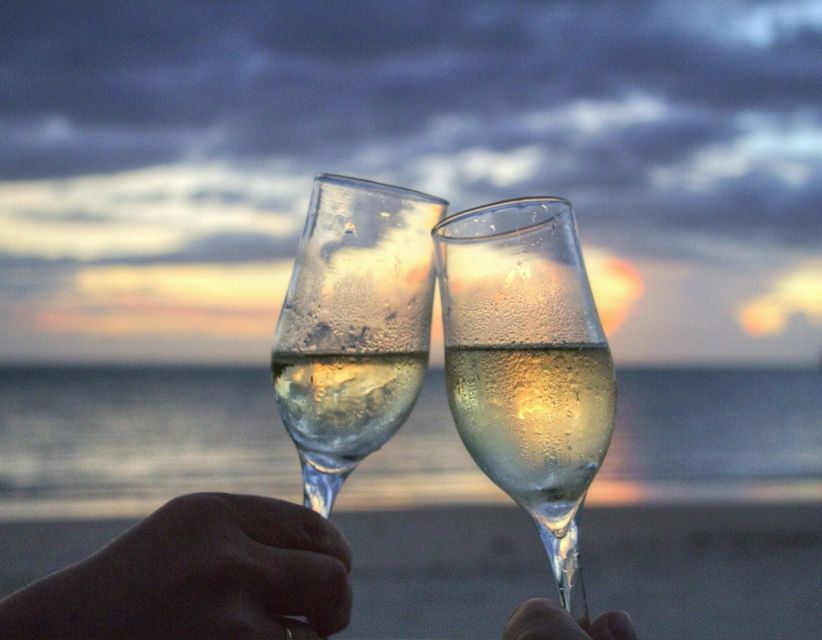 Sirmione: Sunset Boat Cruise with Local Wine - Find Piazzale Porto Fast: The Blue Umbrella Trick