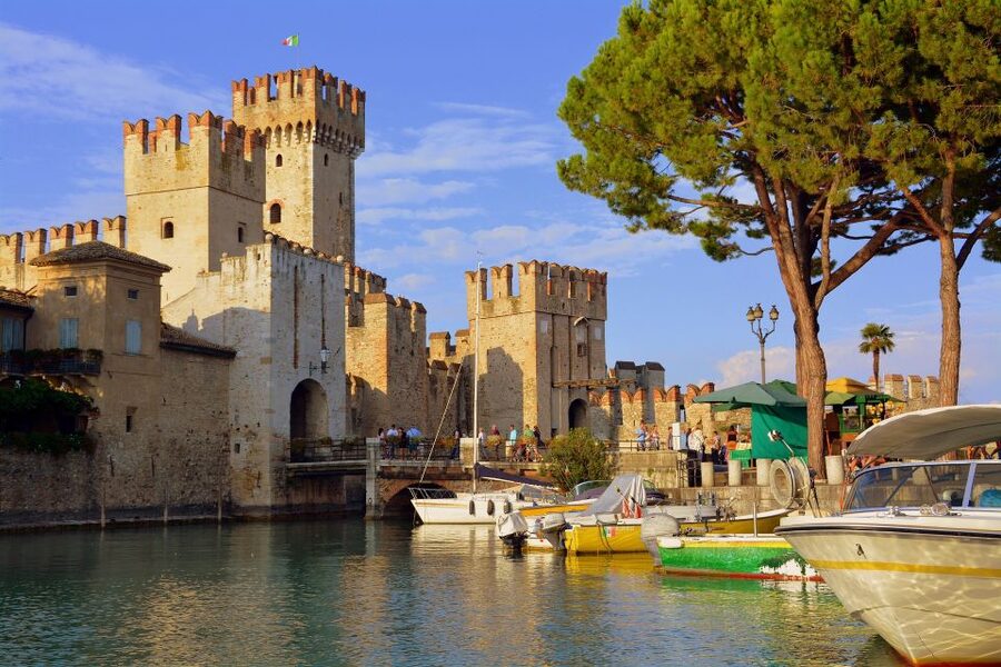Sirmione: Walking and Speedboat Tour - Why Sirmione’s Castle-Walled Center Works So Well
