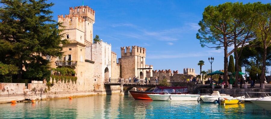 Sirmione: Walking and Speedboat Tour - The Guided Walk: From Island Streets to Medieval Atmosphere