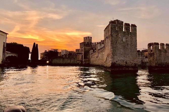 Sunset Tour in Sirmione - Prosecco, Music, and the Speed-Boat Finale