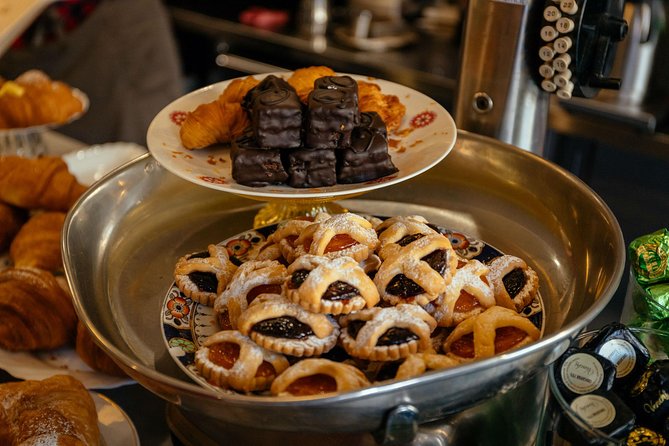 The 10 Tastings of Verona With Locals: Private Food Tour - Guides and pacing: the biggest factor is how your host blends food and history